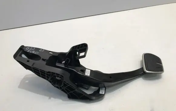 BMW 4 G22 G23 G24 G26 Brake pedal 6874289 687428906
