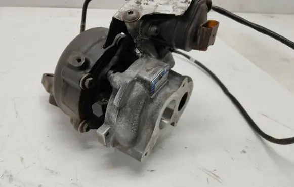 Volkswagen PASSAT B8 Turbo 03N145401D R0135A0009