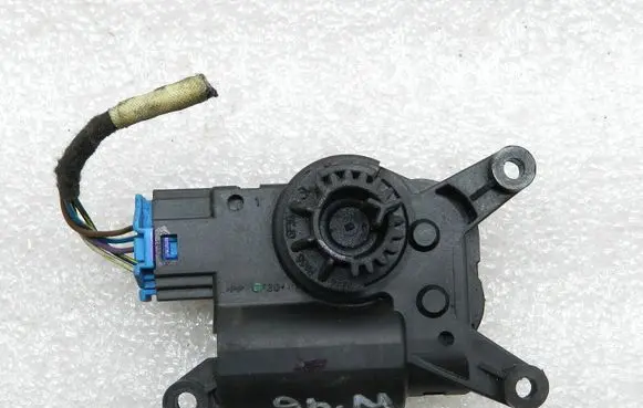 Volkswagen Golf VII Air flap motor/actuator 5Q0907511K 5Q0907511