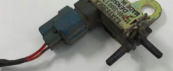 Jaguar XK8 - XKR Vacuum valve LJA1530AA