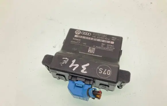 Volkswagen PASSAT B6 Gateway control module 3C0907530C 3C0907951A 402063