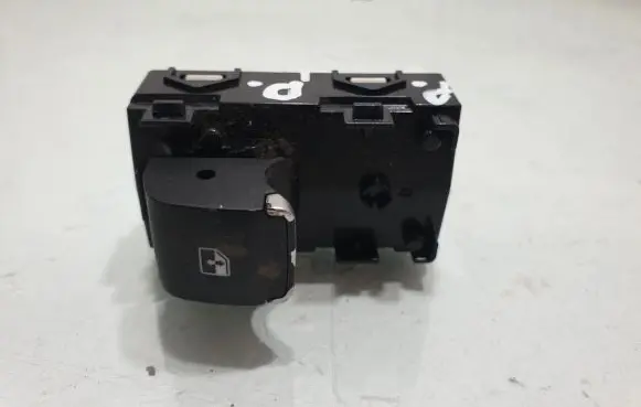Hyundai Santa Fe Electric window control switch 93576S1110