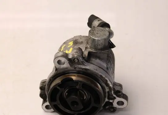Mazda 5 Vacuum pump X2T58173