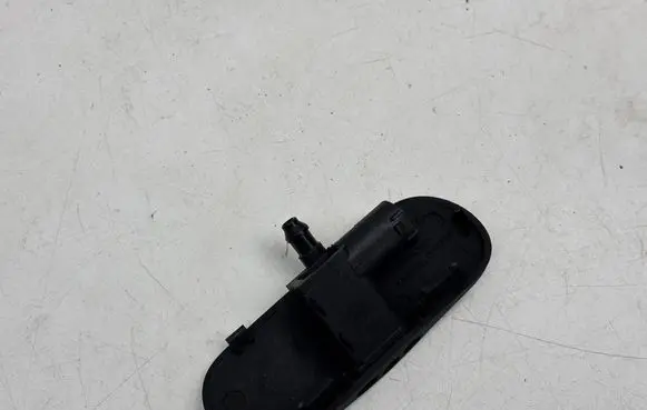 Windshield washer spray nozzle