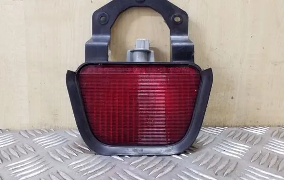 Third/center stoplight