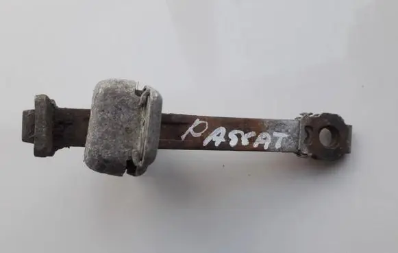 Volkswagen PASSAT B4 Rear door check strap stopper