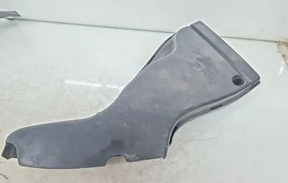 Audi A4 S4 B7 8E 8H Air intake duct part 8E0129618H