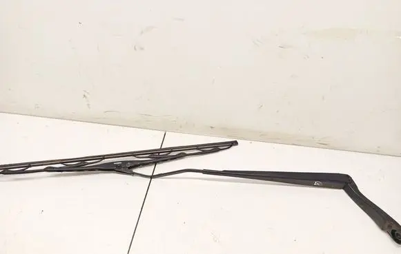 Nissan e-NV200 Front wiper blade arm 