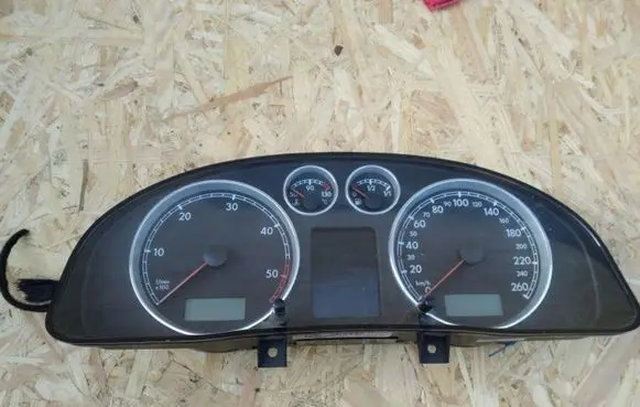 Volkswagen PASSAT B5.5 Tachometer 3B0920949