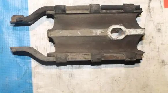 Volvo XC90 Engine mount bracket 869N6P082AB