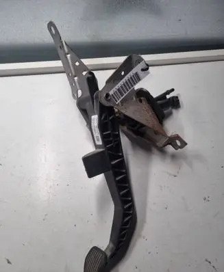 Ford Focus Clutch pedal 4M517B633XD 11184