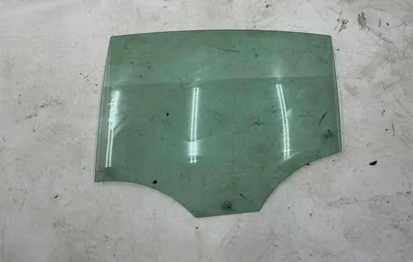 Volkswagen PASSAT CC Front door window glass four-door 43R004026
