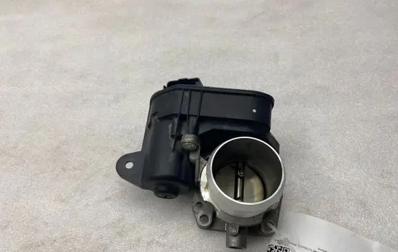 Peugeot 3008 II Throttle body valve 9801942080