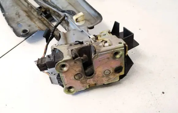 Renault Laguna I Front door lock