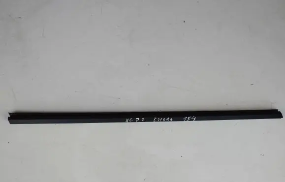 Volvo XC70 Rubber seal front door window/glass 