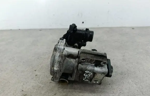 BMW 3 E46 Power steering pump 7506576