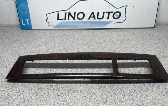 Dashboard glove box trim