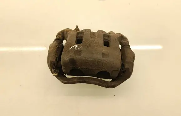 Nissan Qashqai+2 Front brake caliper 