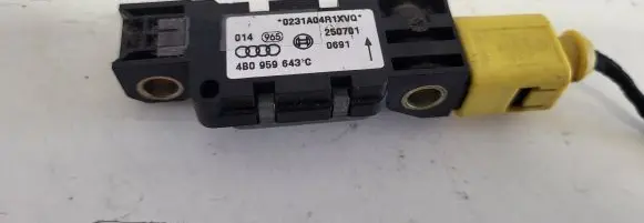 Audi A6 S6 C5 4B Airbag deployment crash/impact sensor 4B0959643C 250701 0231A04RH2VQ