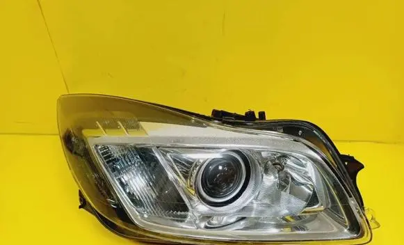 Opel Insignia A Headlight/headlamp 13226793 1ZT00963102 5DC00972000