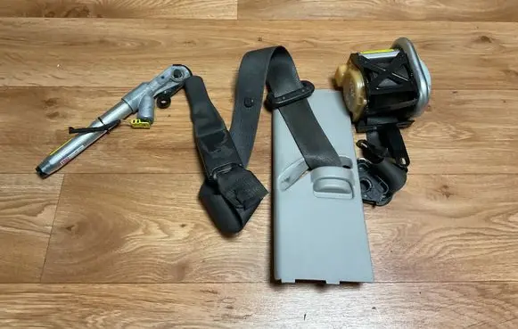 Opel Insignia A Front seatbelt 3063932AA BQM02L