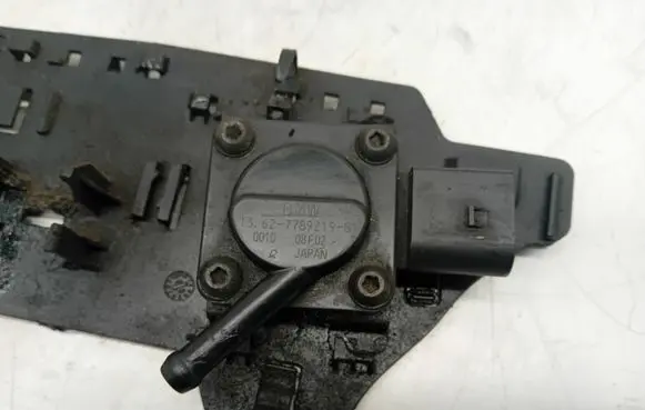 BMW 5 E60 E61 Exhaust gas pressure sensor 7789219