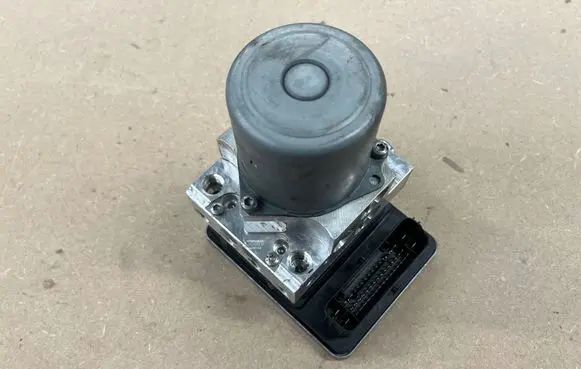 Mercedes-Benz C W205 ABS Pump A2059007345 A009D440 54088537