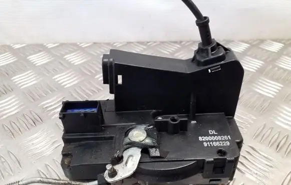 Opel Vivaro Front door lock 8200008261 91166229