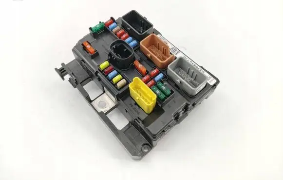 Peugeot 207 Fuse module 9667199680