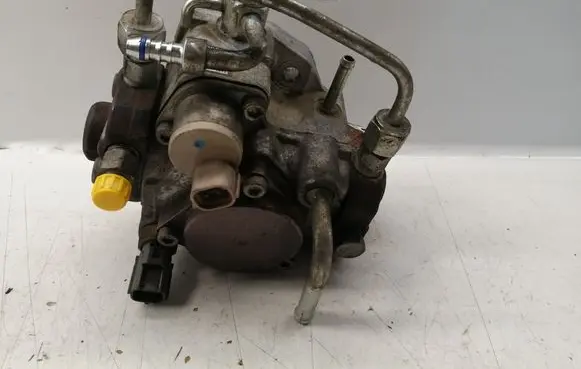 Toyota Avensis T250 Fuel injection high pressure pump 221000R020 HU2940000304