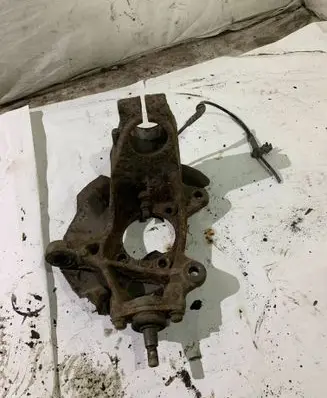 Mini One - Cooper R50 - 53 Front wheel hub spindle knuckle