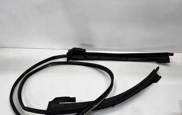 Audi A3 S3 8L Rubber seal rear door 8P7839477BOK