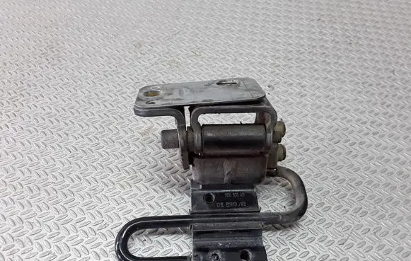 Audi A4 S4 B6 8E 8H Rear door lower hinge 8E0833411