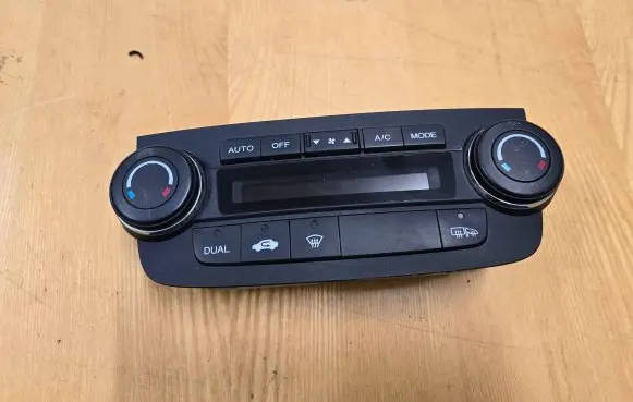Honda CR-V Climate control/heater control trim 79600SWAG4 GA23B