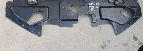 Engine bonnet/hood lock trim molding