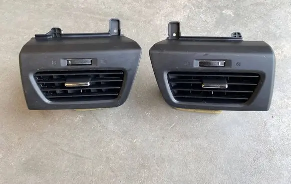 Honda CR-V Dashboard side air vent grill/cover trim 003021 E8285131500