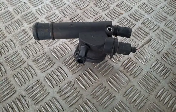 Volkswagen Caddy Engine coolant pipe/hose 038121132