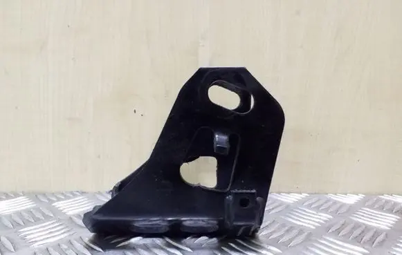 Toyota Avensis T270 Engine mounting bracket