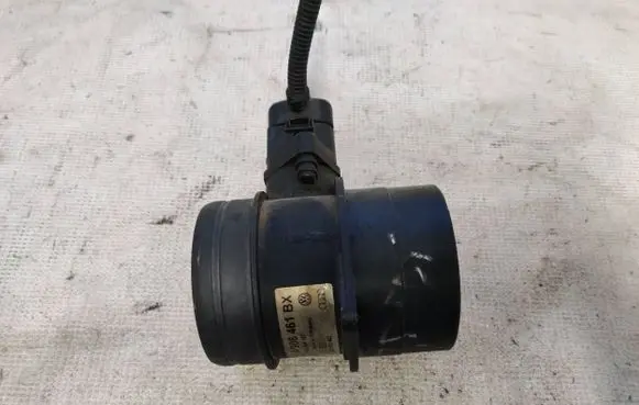 Volkswagen Golf V Mass air flow meter 074906461BX 0986284107 0281002462