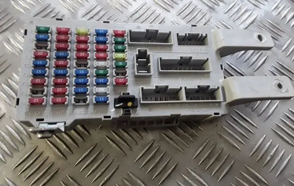 Hyundai Santa Fe Fuse module 919502B400
