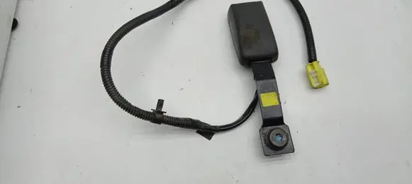Subaru B9 Tribeca Front seatbelt buckle E067902