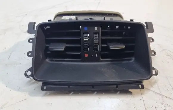BMW 3 E92 E93 Rear air vent grill 7129556