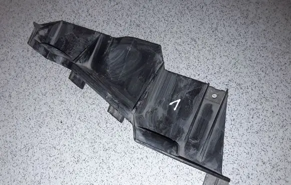 Headlight/headlamp mounting bracket