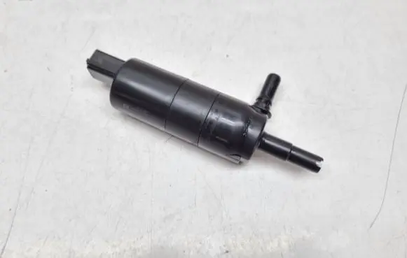 BMW X3 F25 Headlight washer pump 7217792 67127217792
