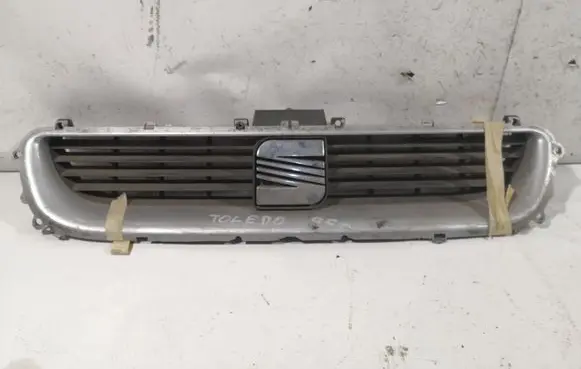 Seat Toledo I (1L) Front grill 1L0853653B