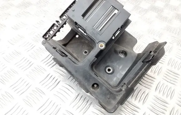 Volkswagen Golf V Fuse box cover 1K0907361A