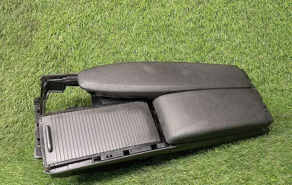 Mercedes-Benz C W204 Armrest A2046801339