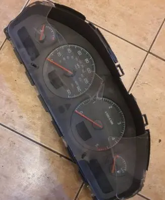 Volvo S70 V70 V70 XC Speedometer (instrument cluster) 69294470 0070035 9483488