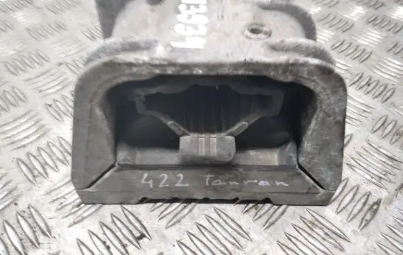 Volkswagen Touran I Engine mount bracket 1K0199262