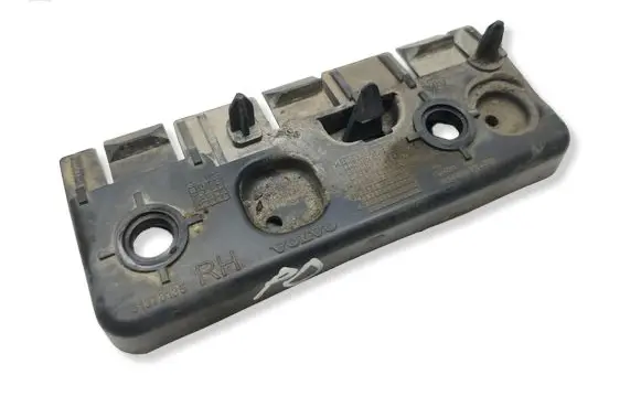Volvo XC90 Fender mounting bracket 31378135